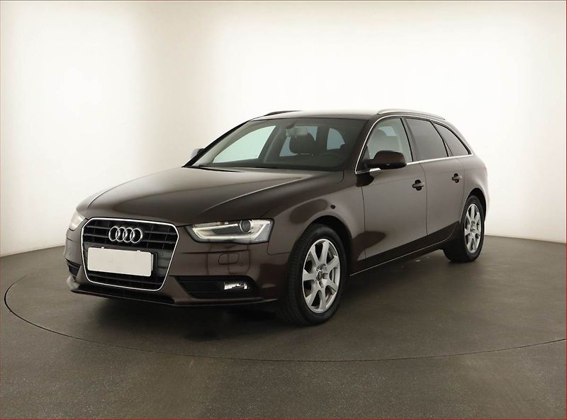 Audi A4 (2015) 2.0 TDI, Automat, Navi, Xenony - fotka 2 z 15