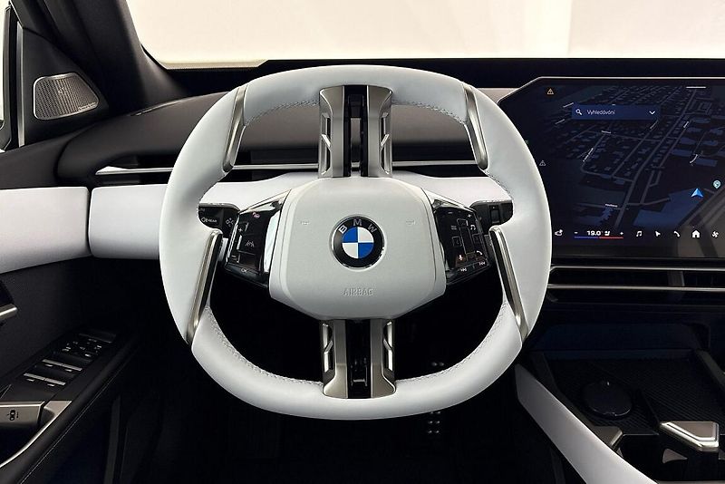 BMW i3 50 xDrive Sedan - fotka 22 z 27