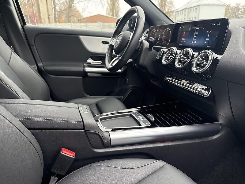 Mercedes-Benz GLA 200d 4MATIC - fotka 13 z 16