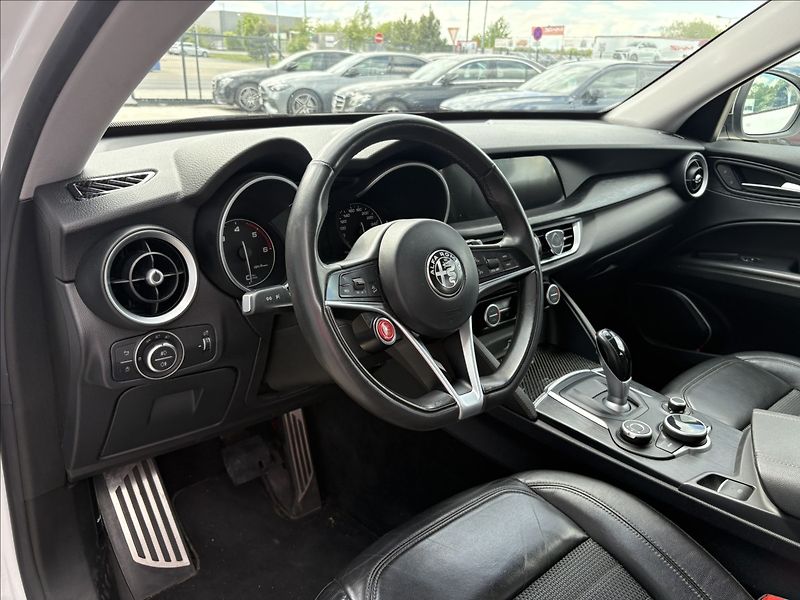 Alfa Romeo Stelvio 2,2 jtd 154 KW 4x4 - fotka 11 z 20