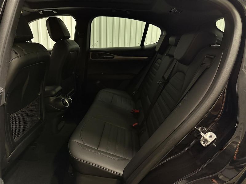 Alfa Romeo Stelvio VELOCE 154kW Q4 PANO H&K R21 - fotka 34 z 42
