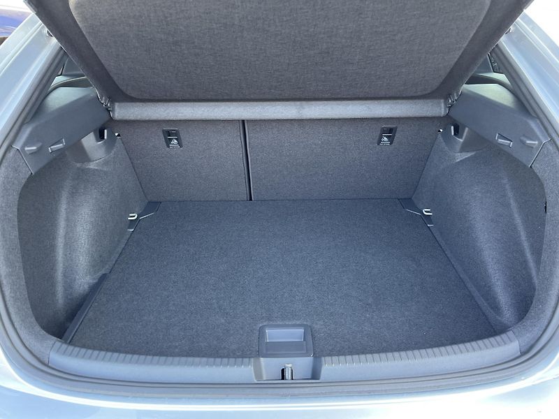 Volkswagen Taigo R-Line People 1,5 TSI DSG - fotka 21 z 22