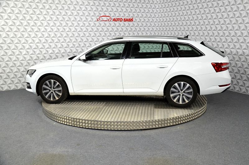 Škoda Superb (2022) 2.0TDI 110 Style kombi - fotka 8 z 23