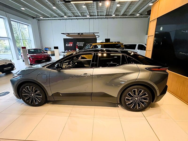 Toyota C-HR 4X4 Executive 343k - fotka 4 z 7