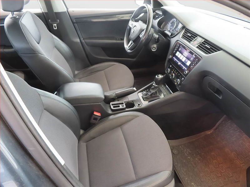Škoda Octavia (2018) Style 2.0 TDI, Automat, Kůže - fotka 9 z 14