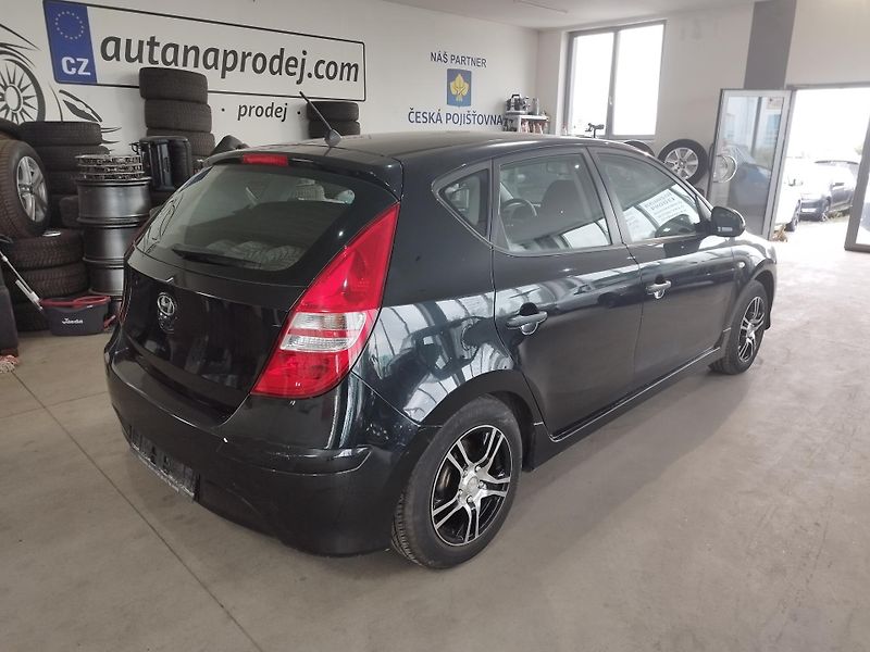 Hyundai i30 (2011) 1,6I,93KW,AUTOMAT,ALU,naj.63t - fotka 5 z 27