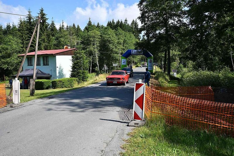Přehlídka historie, noblesy, technických zajímavostí a unikátů. To byla Jízda Saši Kolowrata.