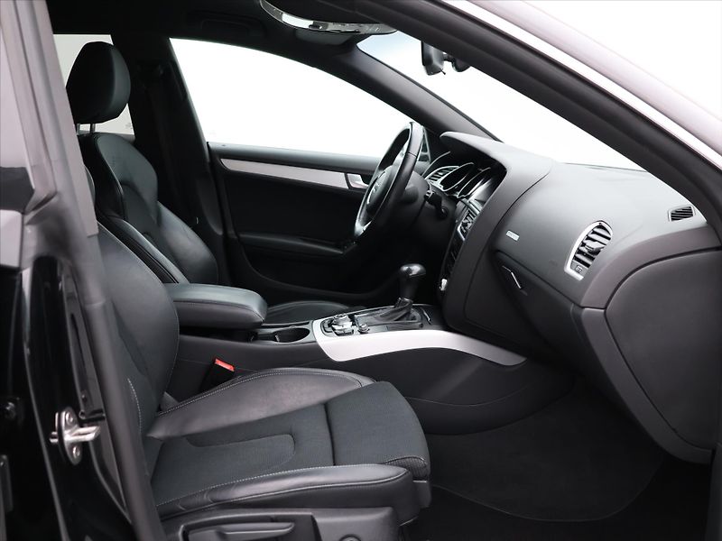 Audi A5 3,0 TDI quattro S-Line 1.Maj - fotka 12 z 36