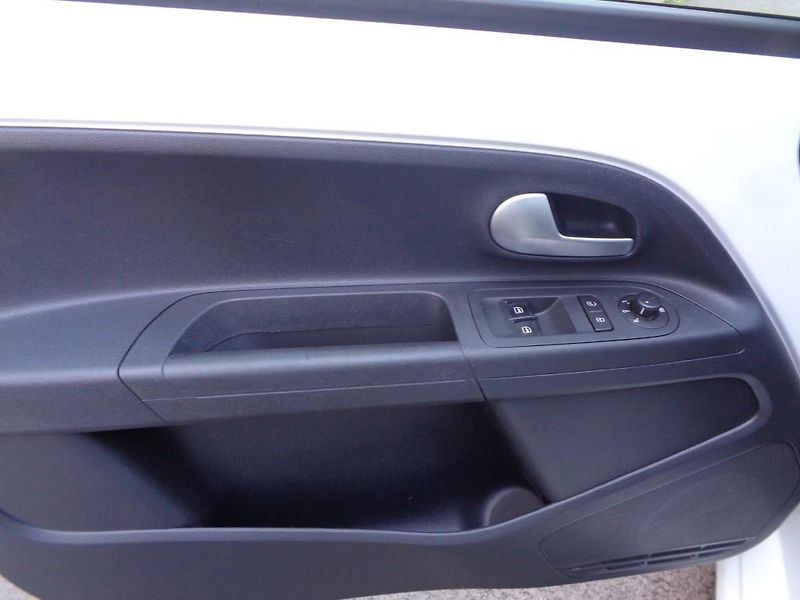 Volkswagen up! MOVE 1.0 MPI - fotka 11 z 22