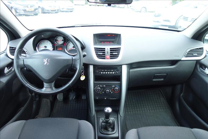 Peugeot 207 1,4 i 54KW, ČR, SERVIS. KN. - fotka 15 z 30