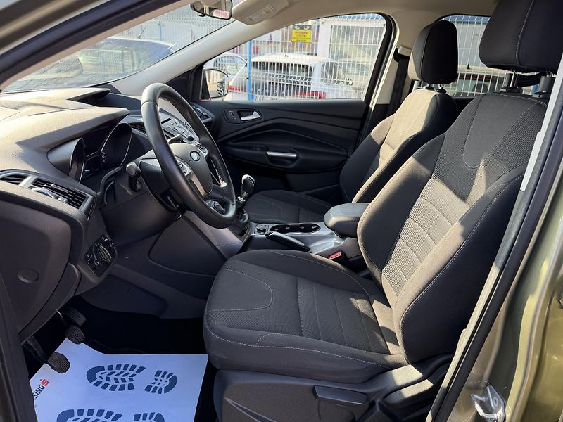 Ford Kuga 1,5 EcoBoost / 110kW  - fotka 11 z 50