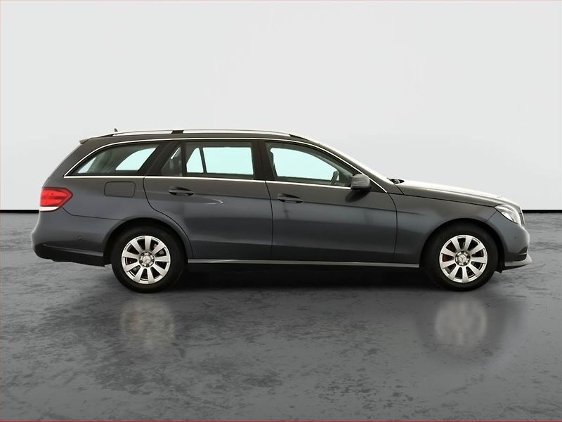 Mercedes-Benz Třídy E (2013) Elegance E 220 CDI, Automat - fotka 6 z 20
