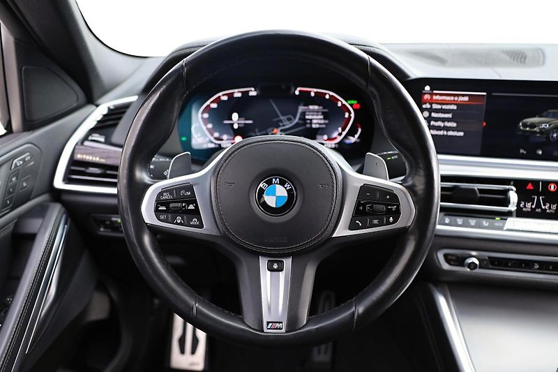 BMW X6 xDrive40d - fotka 13 z 15