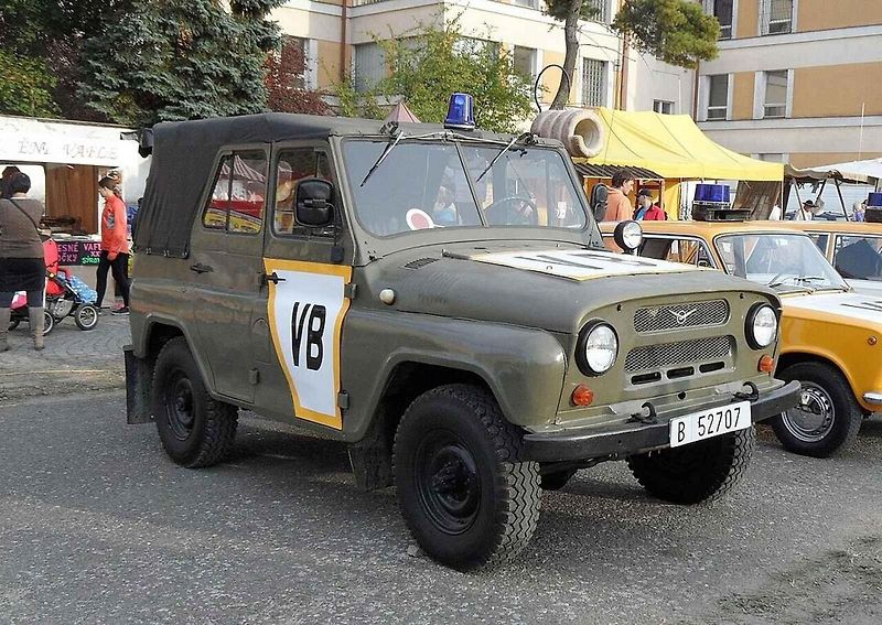 UAZ-469, vojenský terénní automobil, který získal pověst nezničitelného dříče.