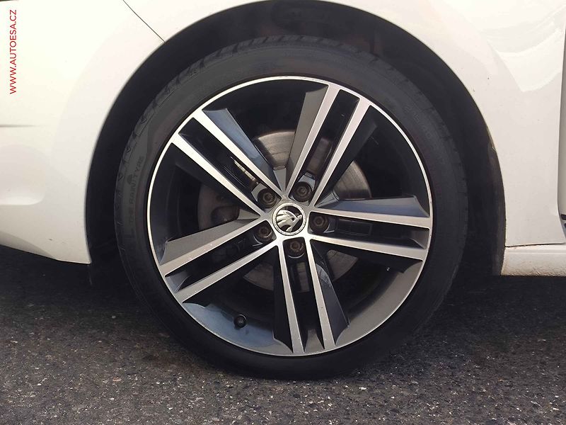 Škoda Rapid (2013) 1.2 TSi, Sport, xenon, TZ - fotka 15 z 16