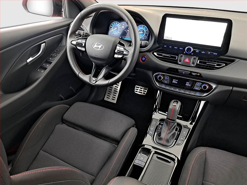Hyundai i30 (2025) 1.5 T-GDI MHEV 48V, N- Line - fotka 7 z 23
