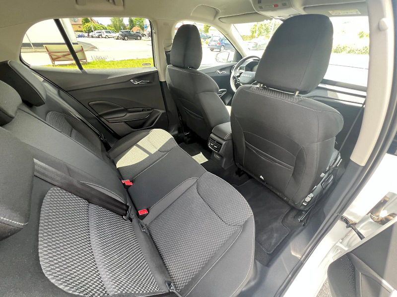 Škoda Fabia (2025) Top Selection 1.0TSi 70kW 5°ma - fotka 17 z 28