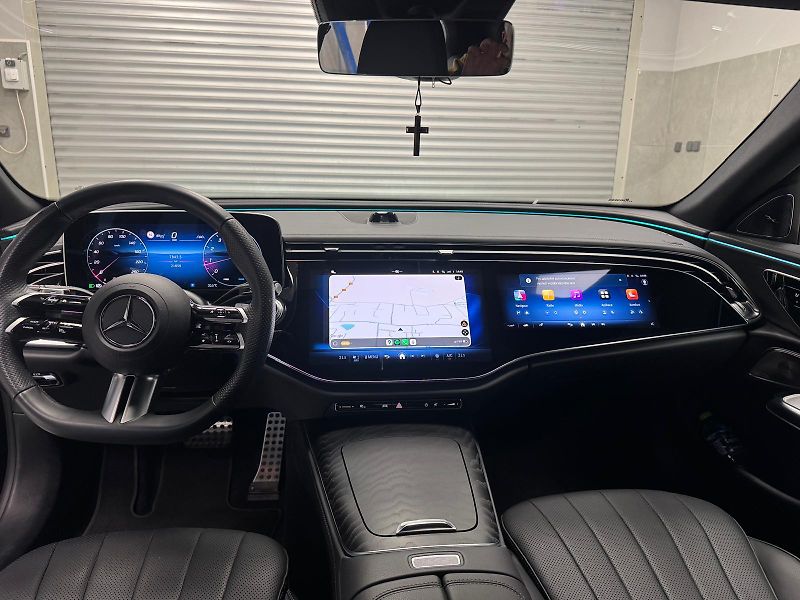 Mercedes-Benz Třídy E (2024) E450 4MATIC AMG CZ - fotka 7 z 15