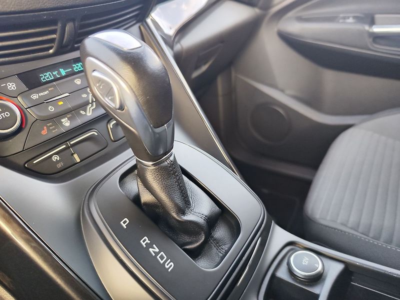 Ford C-MAX 1.5 EB/110kW  Titanium AT - fotka 19 z 27