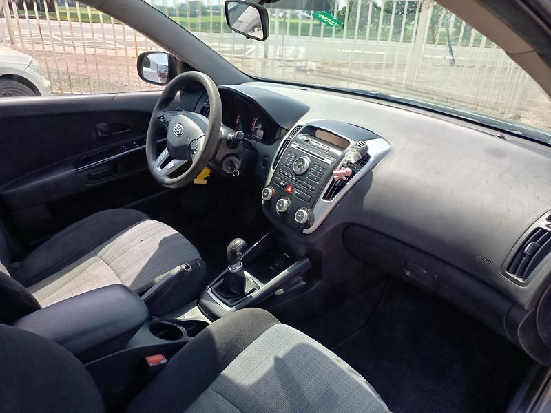 Kia Ceed (2010) 1.4SW - fotka 34 z 37