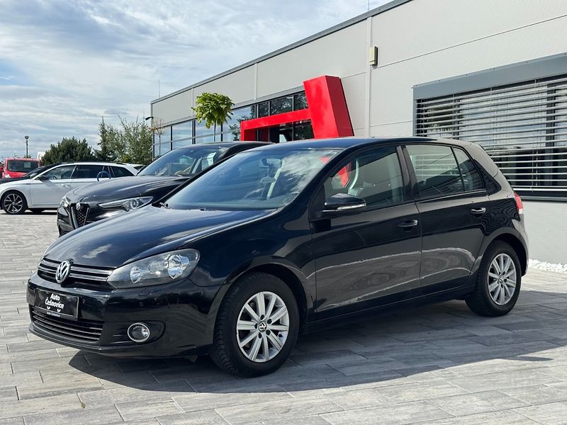 Volkswagen Golf (2012) Comfortline 1.2 TSI 63kW - fotka 1 z 32