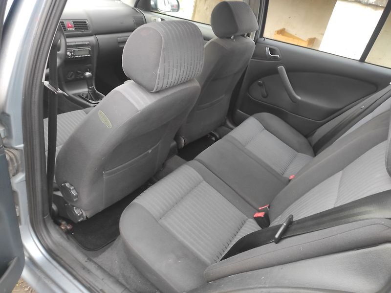 Škoda Octavia 2.0 Ambiente Combi - fotka 13 z 17