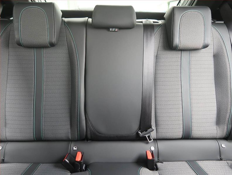 Peugeot 208 (2022) Allure 50 kWh, SoH 89% - fotka 10 z 22