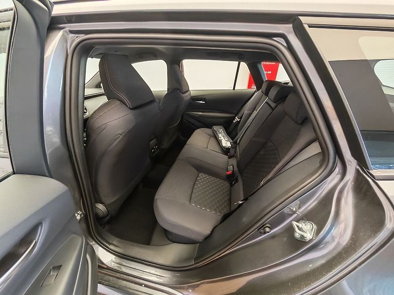 Toyota Corolla 1.8 Hybrid Comfort - fotka 20 z 35