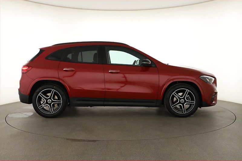 Mercedes-Benz GLA (2025) 220 4MATIC - fotka 6 z 26