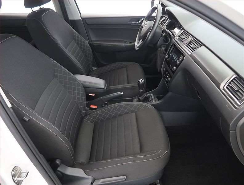 Škoda Rapid (2017) Spaceback 1.2 TSI, Xenony - fotka 9 z 20
