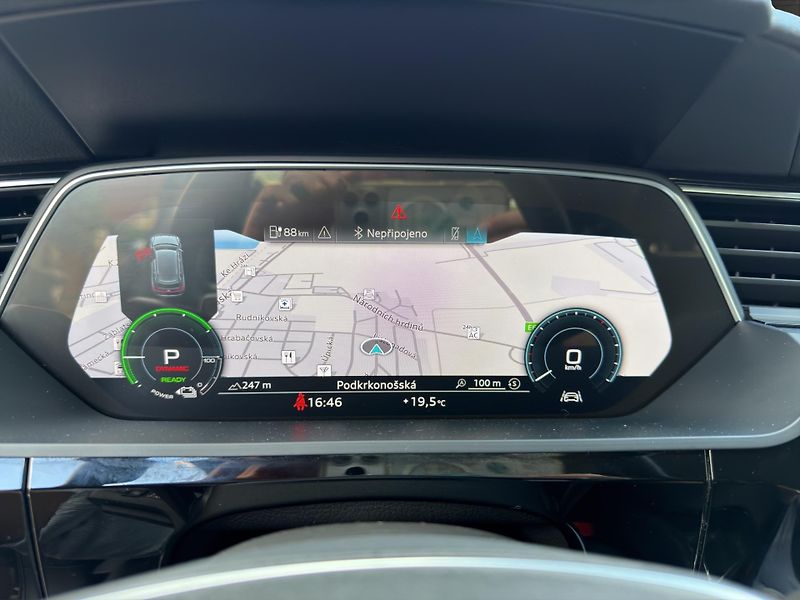Audi e-tron (2023) 55 300KW 21 ALU  - fotka 11 z 27