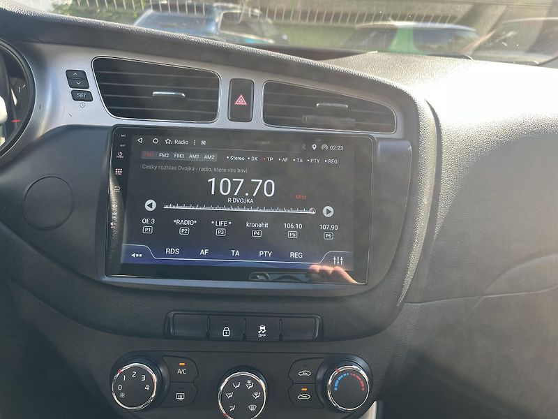 Kia Ceed (2013) 1,4 CRDi 66 Kw TAŽNÉ !! - fotka 15 z 18
