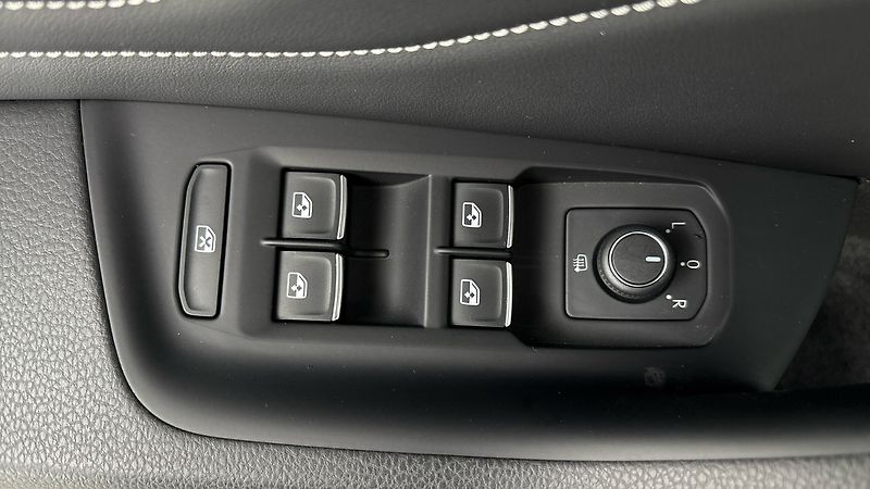 Volkswagen Passat 2.0 TDI DSG Elegance Variant - fotka 23 z 27