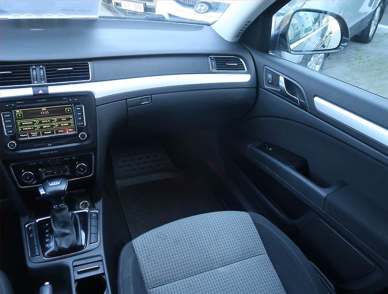 Škoda Superb (2011) Ambition 2.0 TDI, Automat - fotka 8 z 18