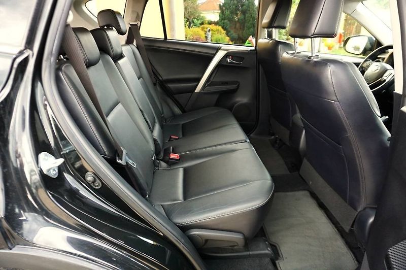 Toyota RAV4 (2015) 110 kW - fotka 19 z 46