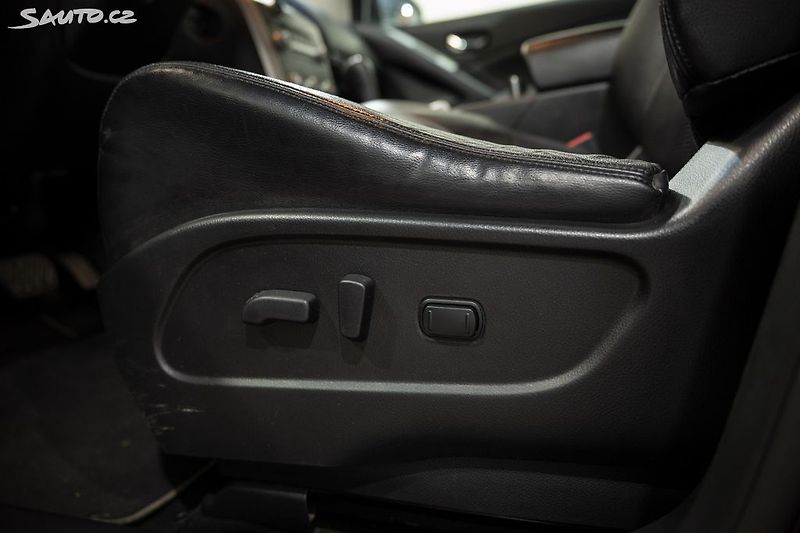 Nissan Murano 2.5 DCI 140 kW 4X4 - fotka 22 z 35