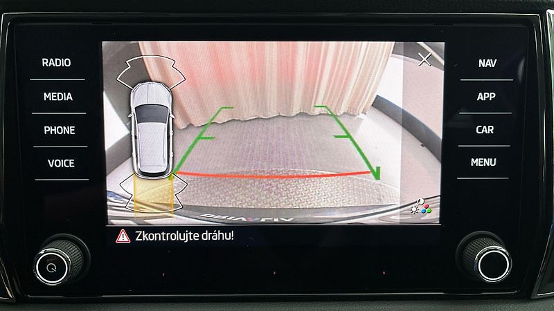 Škoda Karoq 1.5 TSI Style - fotka 12 z 27