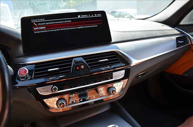 BMW M5 (2021) 4,4 AT - fotka 11 z 19