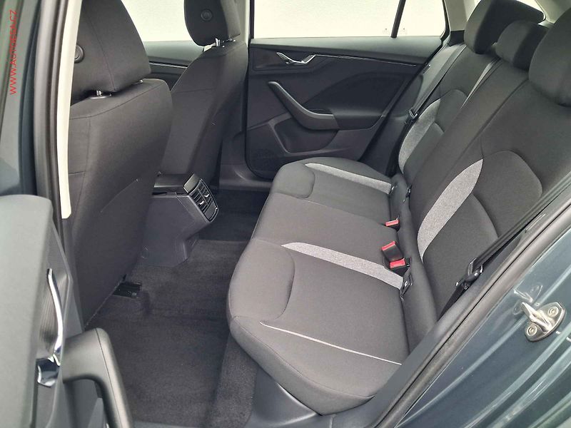 Škoda Scala (2020) 1.0 TSi, AC, park.čidla - fotka 10 z 17