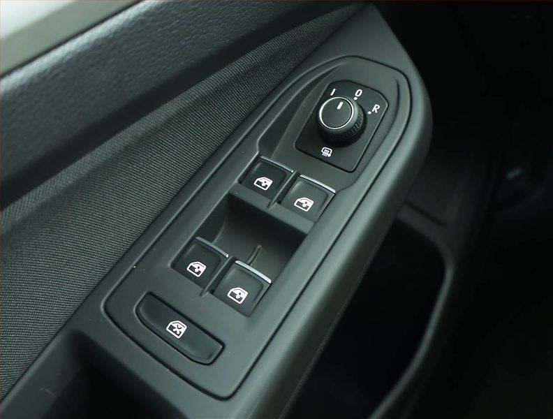 Volkswagen Golf (2022) Life 2.0 TDI, Automat - fotka 16 z 16