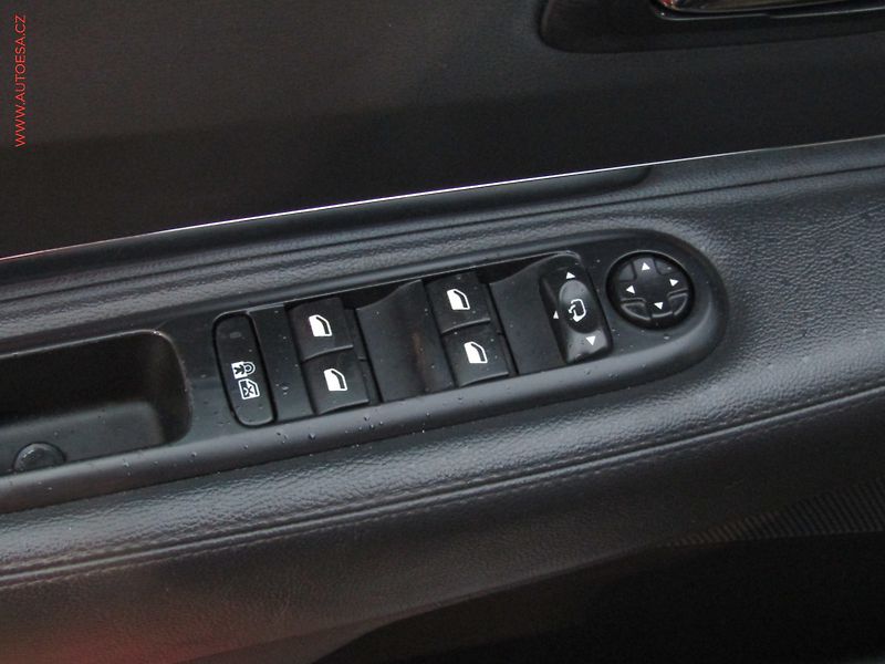 Peugeot 5008 (2011) 1.6HDi, Navi, kůže - fotka 11 z 18