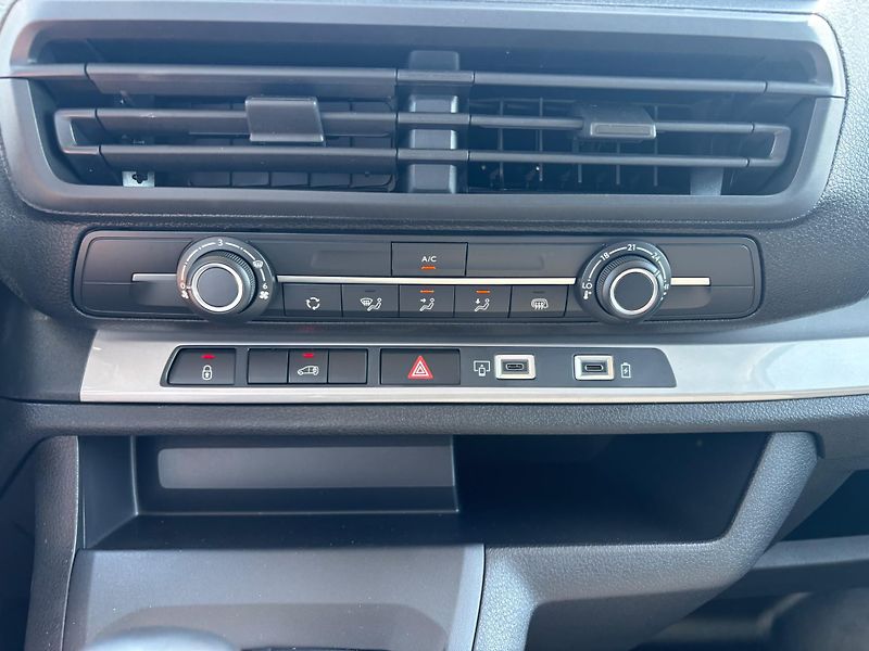 Peugeot Expert Furgon L3 2.2 BlueHDi 150 MAN6 - fotka 19 z 22