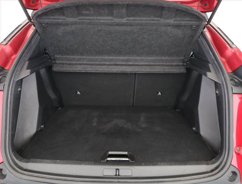 Peugeot 2008 (2022) GT Line 1.2 PureTech, Automat - fotka 18 z 19