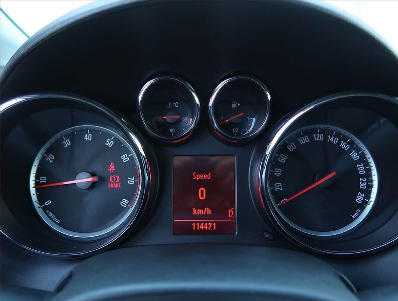 Opel Astra (2011) 1.4 T, Tempomat, Park. senzory - fotka 11 z 18