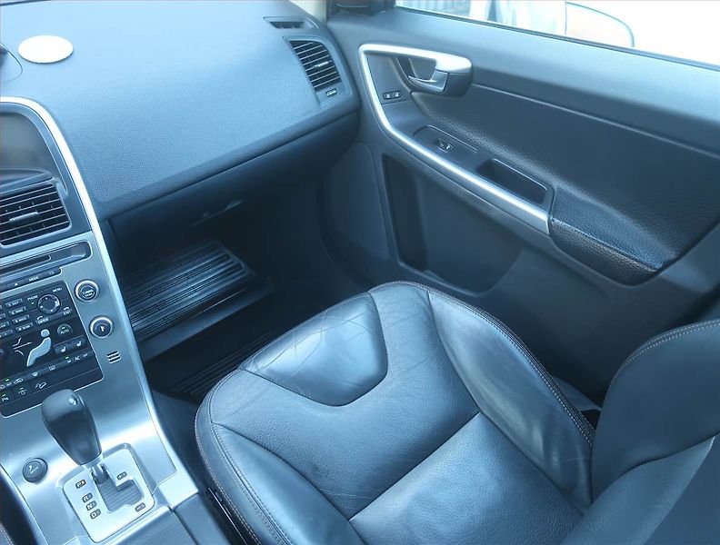 Volvo XC60 (2009) Kinetic D5, 4X4, Automat - fotka 8 z 15