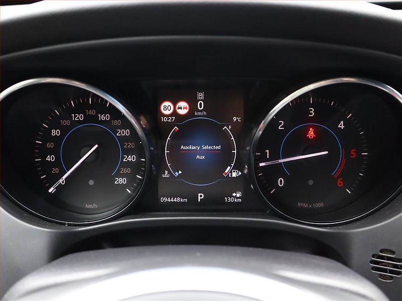 Jaguar F-Pace (2017) 20d AWD, 4X4, Automat - fotka 9 z 22