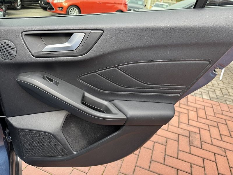 Ford Focus (2018) 2.0TDCi Titanium LED Kamera - fotka 18 z 49