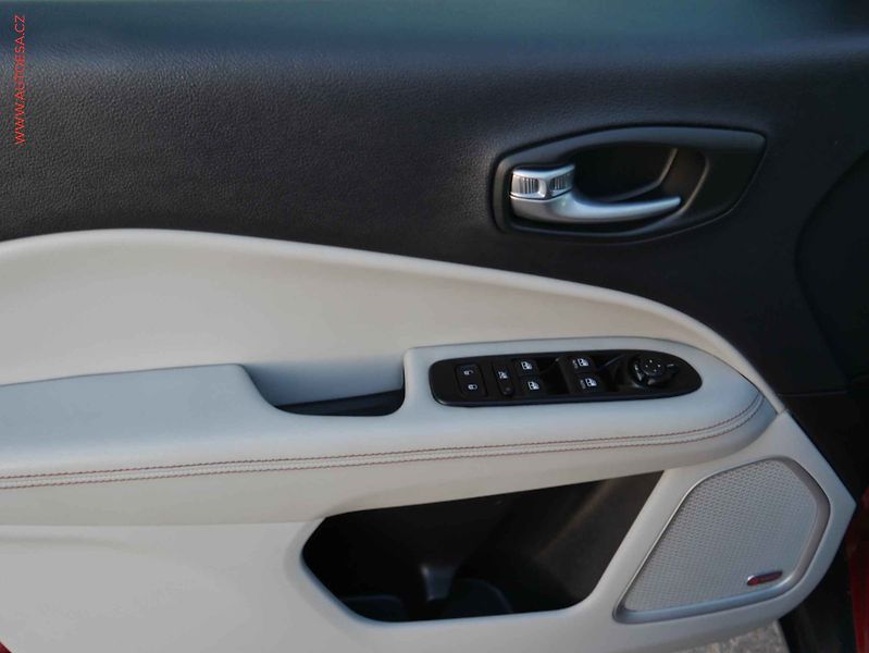 Jeep Compass (2019) 2.0 MJT 4x4, 2.maj,ČR, AT - fotka 16 z 16