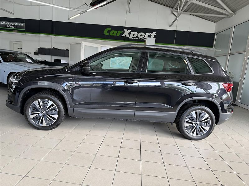 Škoda Karoq 1,0   Selection TOUR - fotka 2 z 19