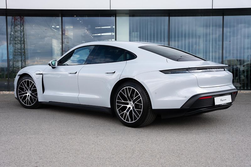 Porsche Taycan - fotka 3 z 30